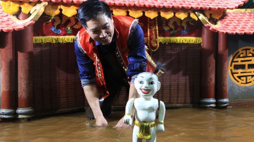 Vietnamese water puppetry grows in stature