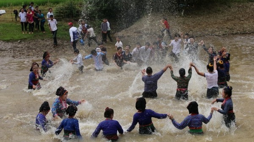 Water splashing festival recognised as national intangible cultural heritage