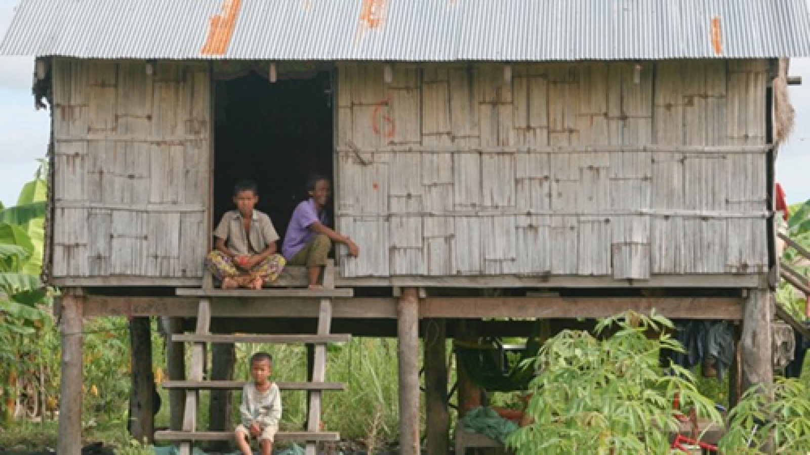 WB helps Cambodia carry out social welfare project