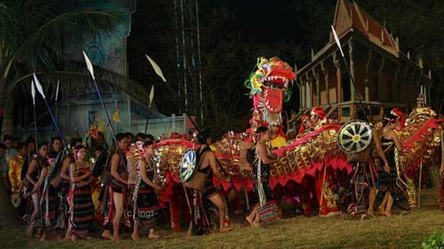 Weddings among the Van Kieu