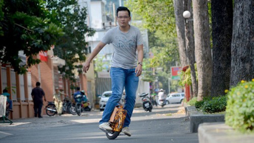 Urban dwellers now infatuated with electric solowheels