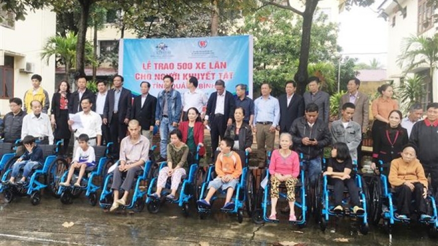 
        500 wheelchairs presented to the disabled in Quang Binh
                              