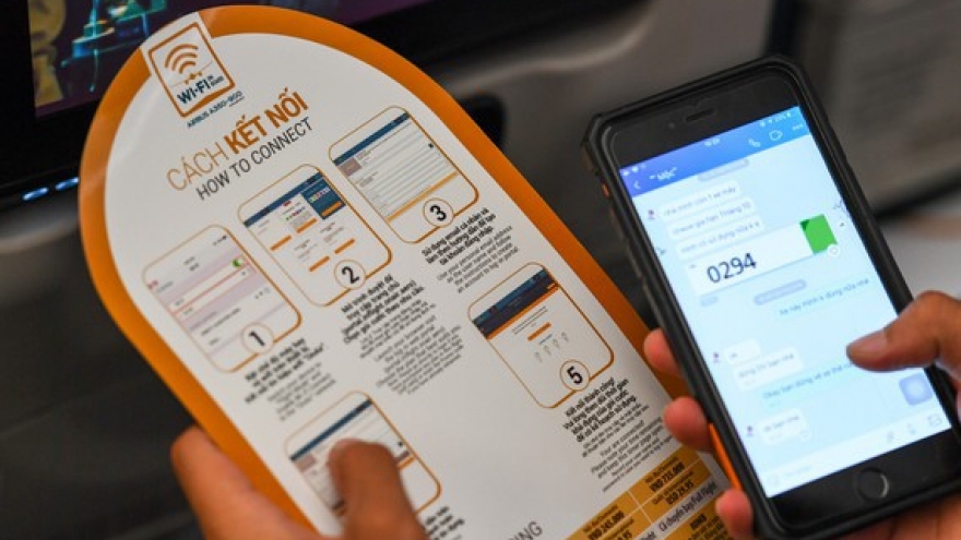 Vietnam Airlines pilots free wifi service for 30 minutes