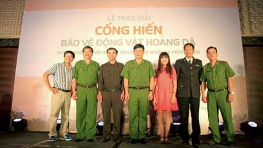 
        ENV presents awards for wildlife protection 
                              