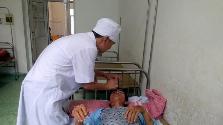 Rescuers approach isolated villages of Thanh Hoa