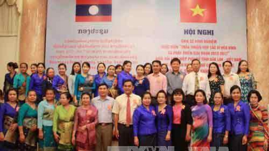 Vietnamese, Lao women share experience