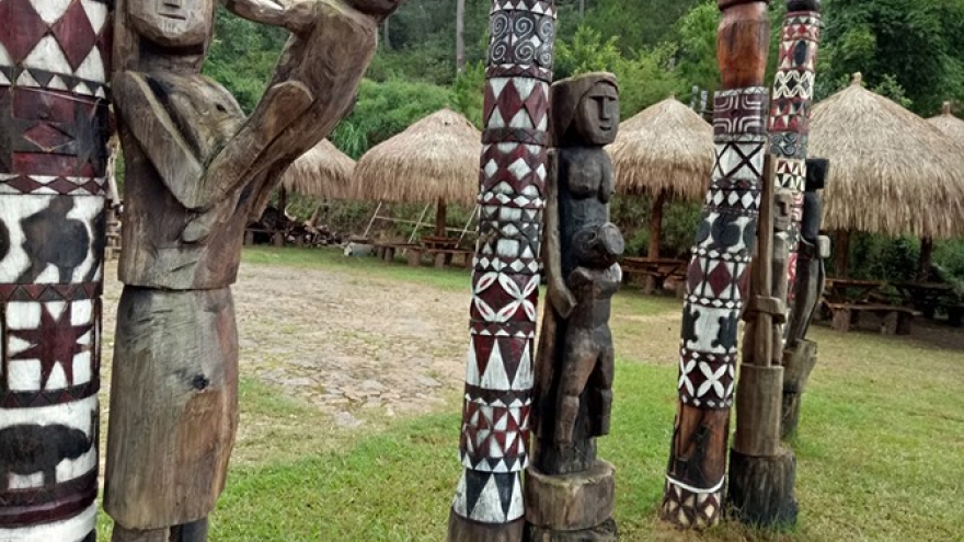 Creative folk carvings of Cu Lan Village
