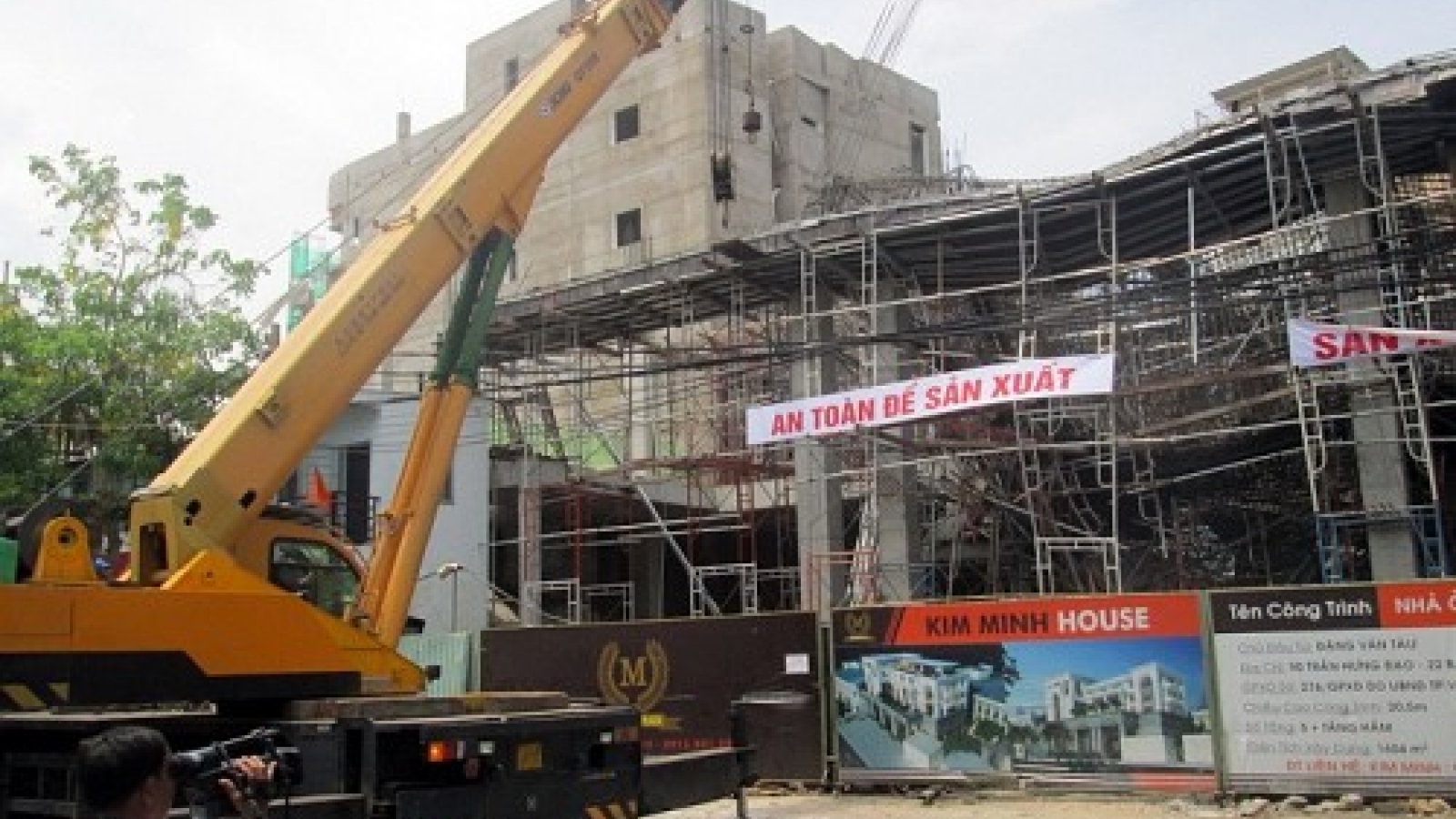 Two construction workers killed in concrete floor collapse