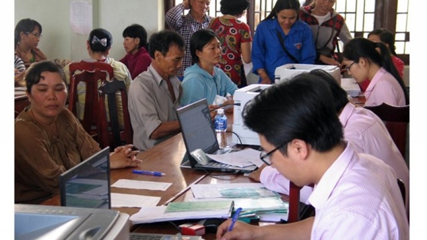 Few poor people take up work abroad