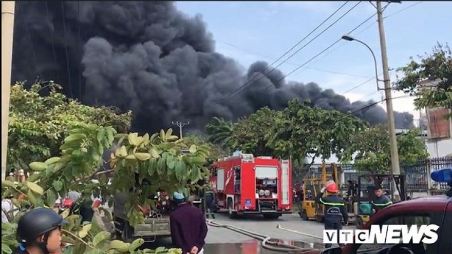 Fire destroys 3 factories in HCM City