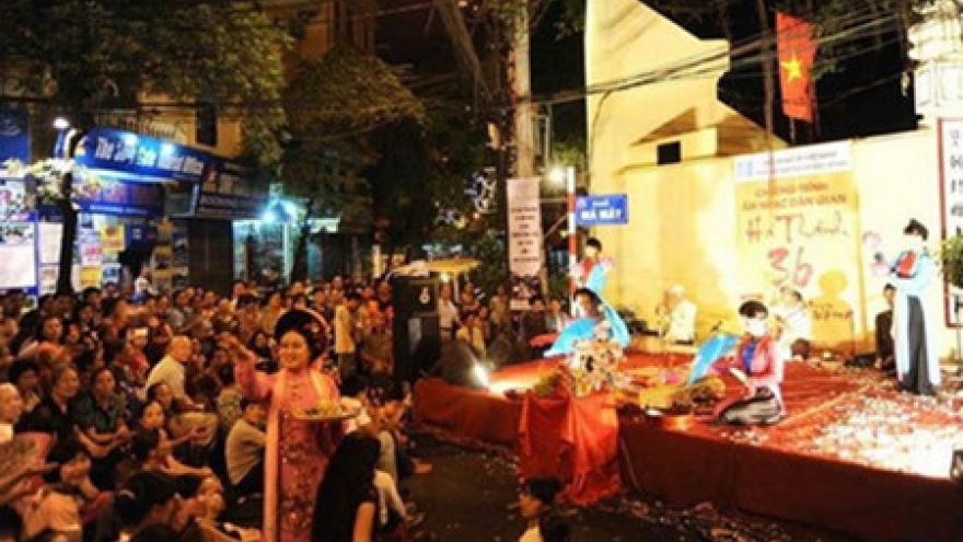 Traditional music livens up Hanoi’s Old Quarter