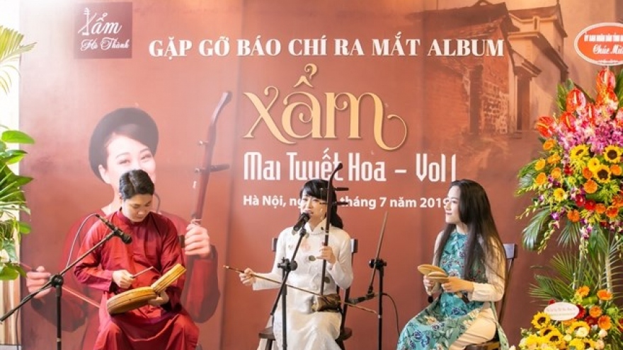 Singer makes debut album of xam music