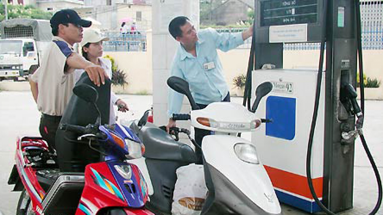 Fuel wholesalers increase imports from ASEAN