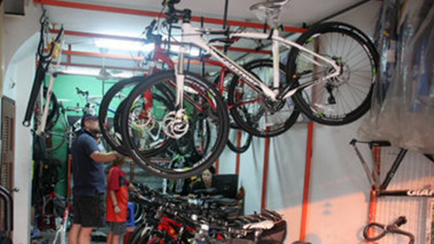 Buying a bicycle in Hanoi