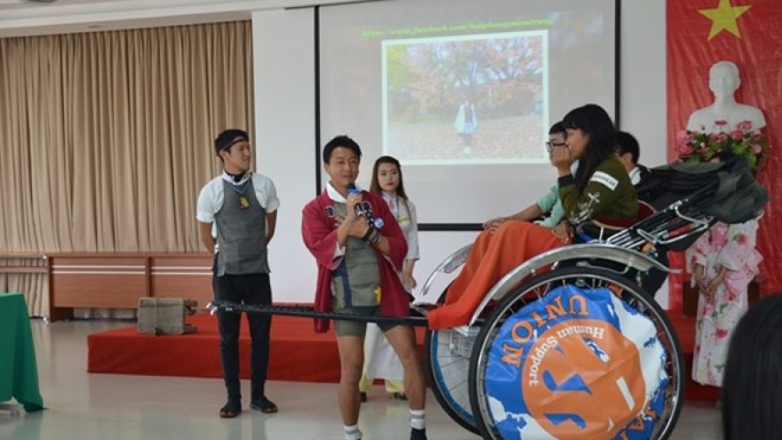 Japanese rickshaw trippers stop for Da Nang visit