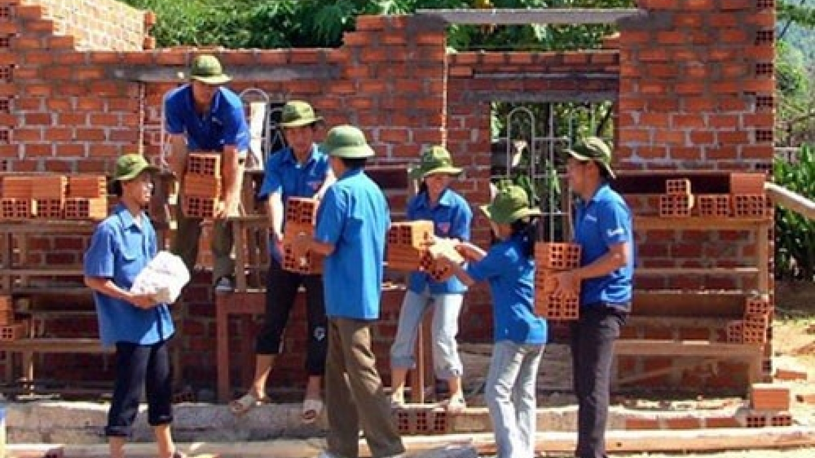 Housing support for national contributors needed