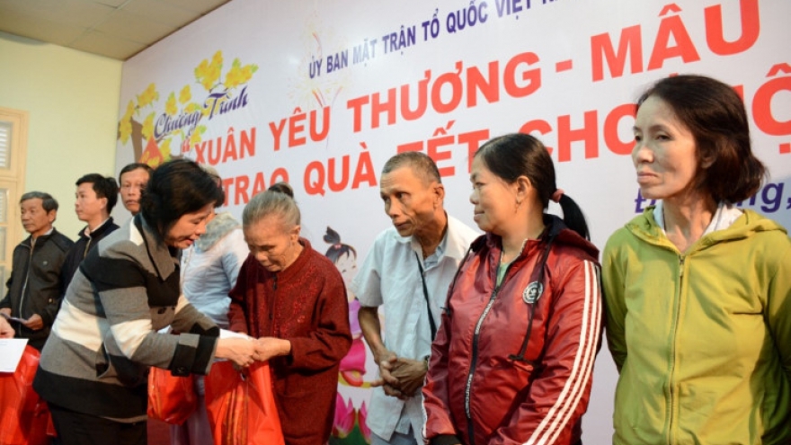 Tet in flood-stricken regions