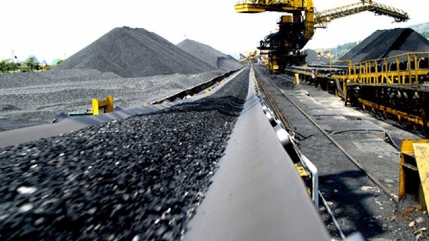 Coal piles up as domestic firms prefer imports