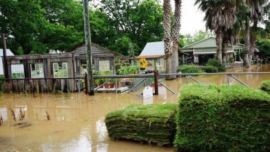 At least 16 killed in Texas floods, four soldiers' bodies found