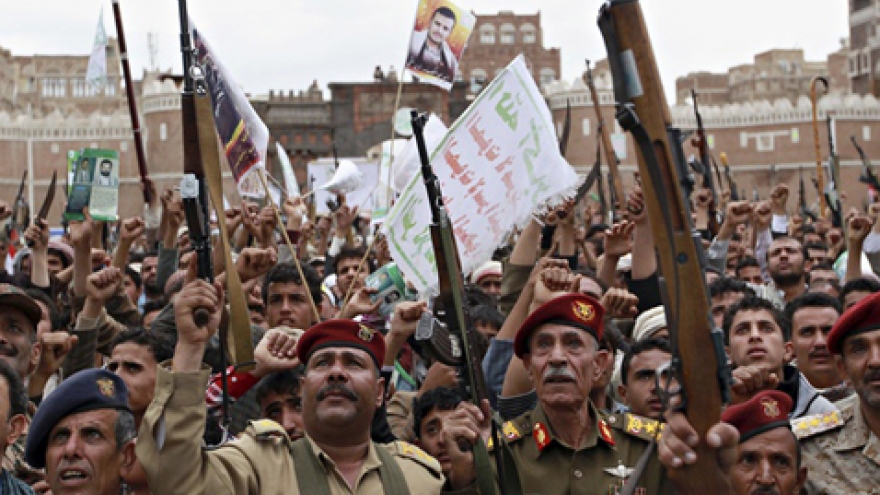 Dozens killed in fighting near Yemen's Aden port