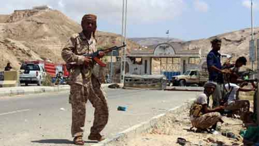 
        Islamic State bombings in southern Yemen kill 38: medics
                              