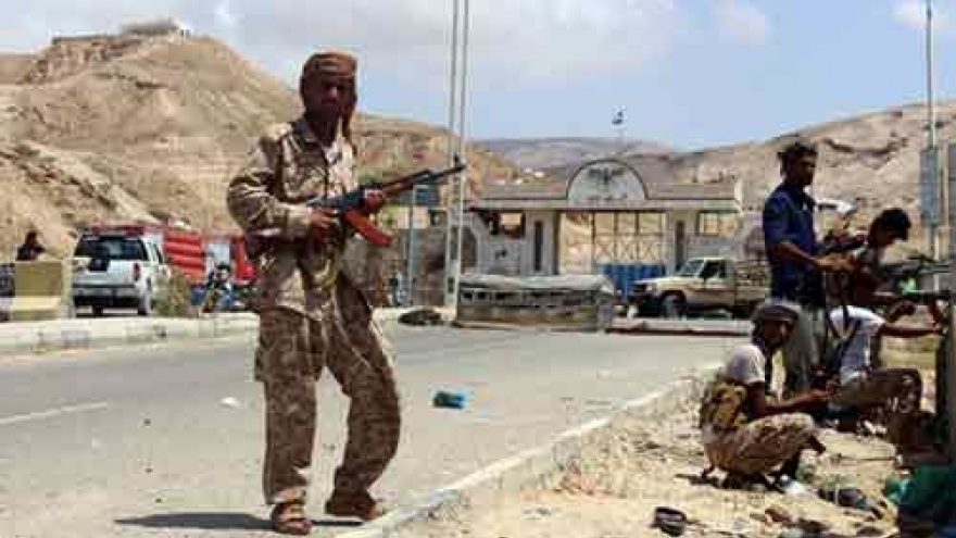 Islamic State bombings in southern Yemen kill 38: medics