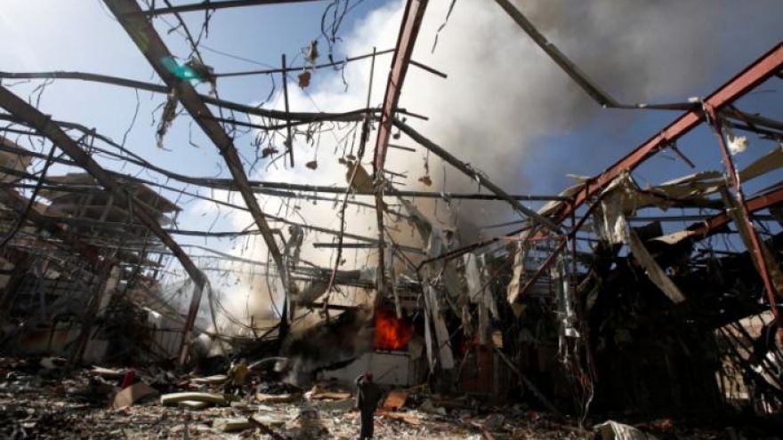 Western-backed coalition under pressure over Yemen raid