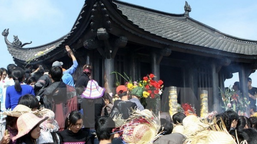 Yen Tu Buddhist spring festival opens