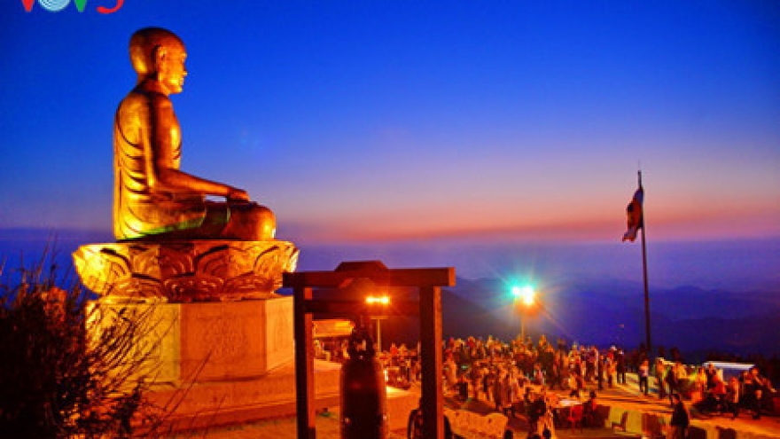 Visiting a pagoda embraces the beauty of Vietnamese tradition
