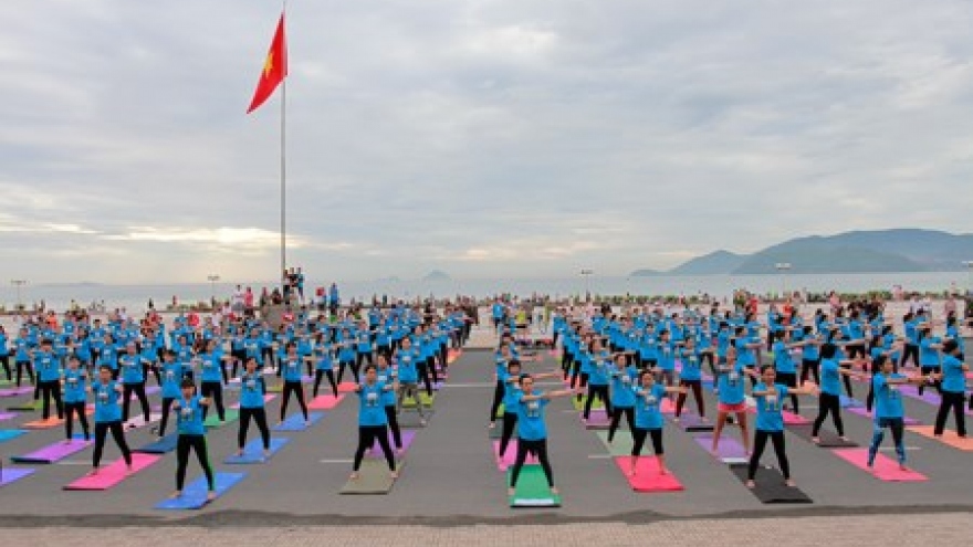 
        Hanoi celebrates 2nd International Yoga Day
                              