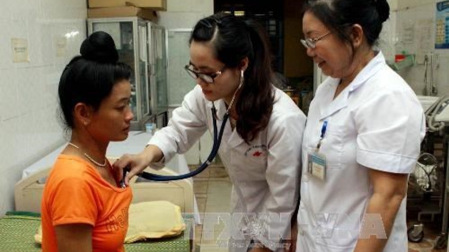 Young doctors volunteer to work in poor districts