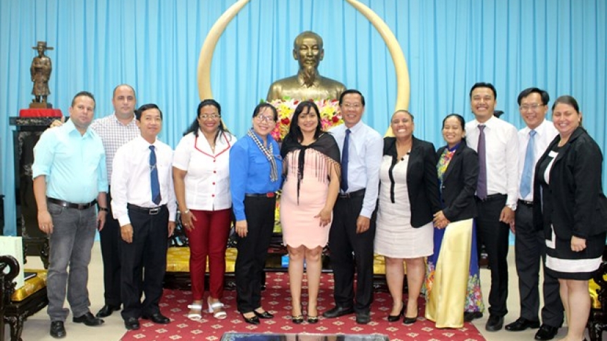 Cuban youth union delegation visits Ben Tre