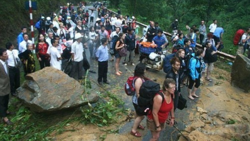 Foreign tourists trapped as flash flood sweeps northern Vietnam