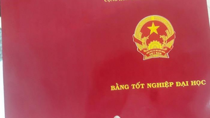 Bác sĩ khoa Cấp cứu dùng 2 bằng giả để hành nghề