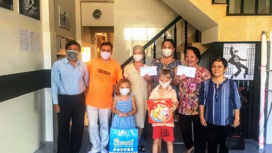 Người dân Khánh Hòa giúp đỡ 35 người Nga bị kẹt lại ở Nha Trang