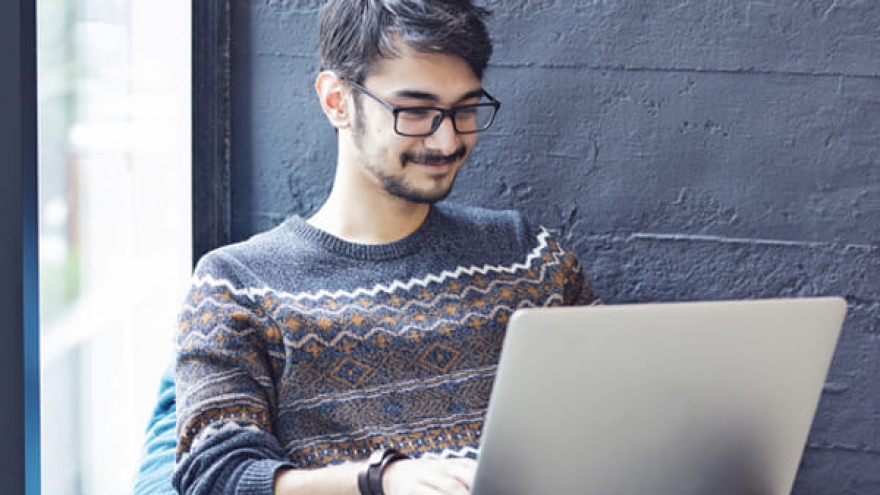 Cách bảo vệ mắt khi học tập và làm việc online