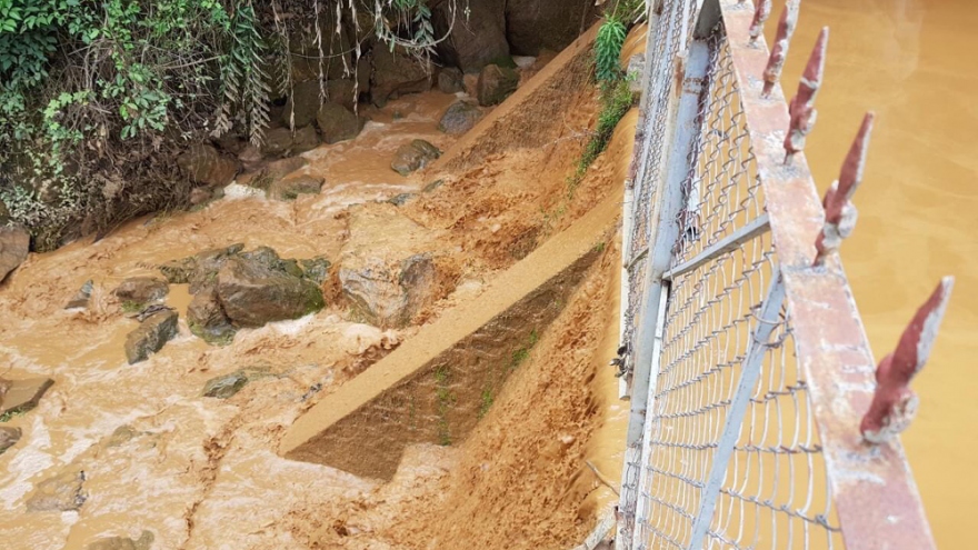 Mưa lớn kèm bùn đất gây sự cố nguồn cấp nước sạch ở Sơn La