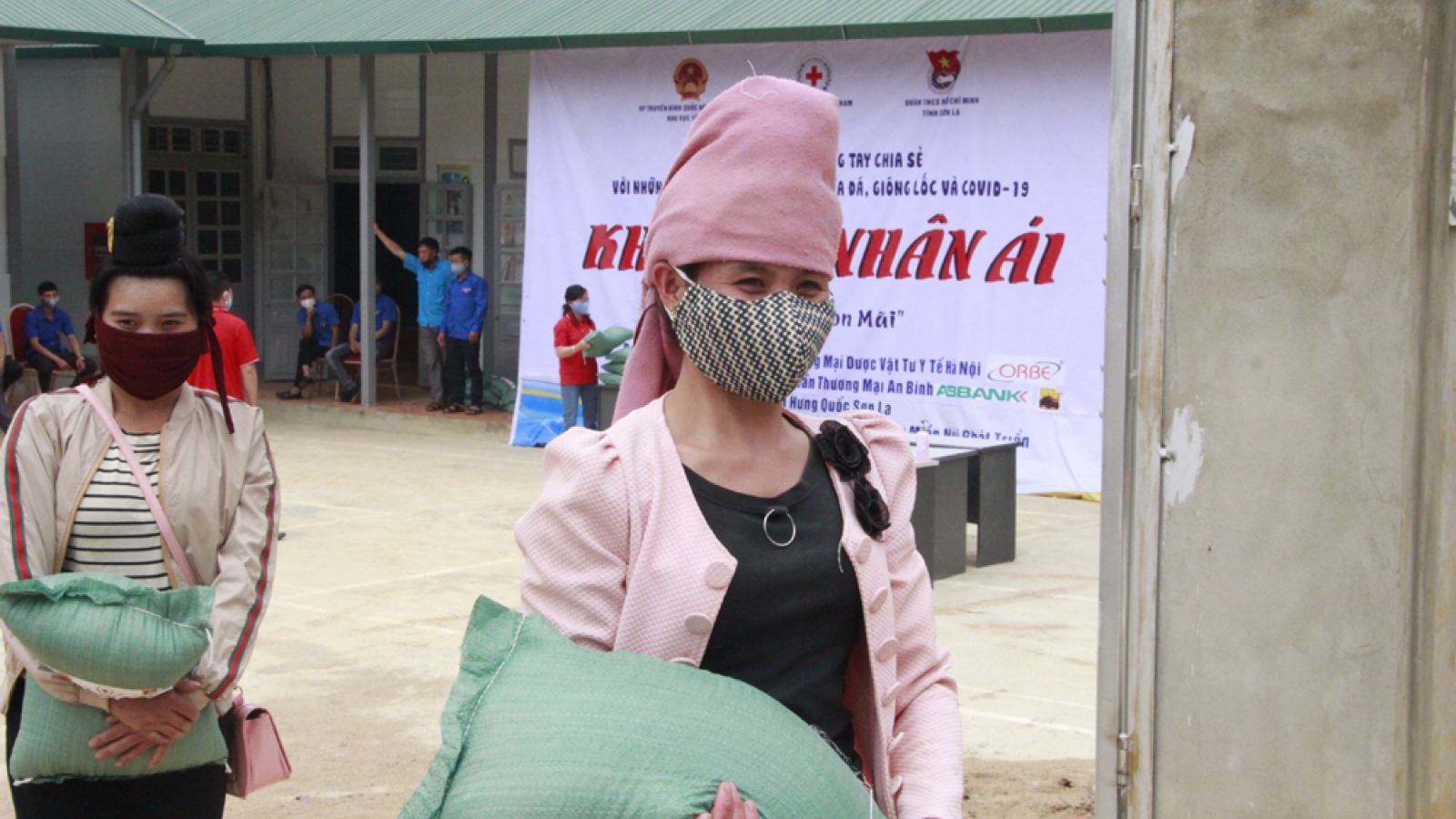 "Kho gạo nhân ái” đến với vùng khó khăn Muổi Nọi, Sơn La