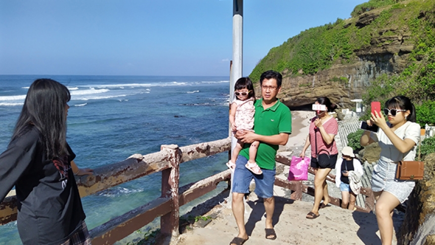 Du khách tấp nập ra đảo Lý Sơn dịp nghỉ lễ 30/4 và 1/5