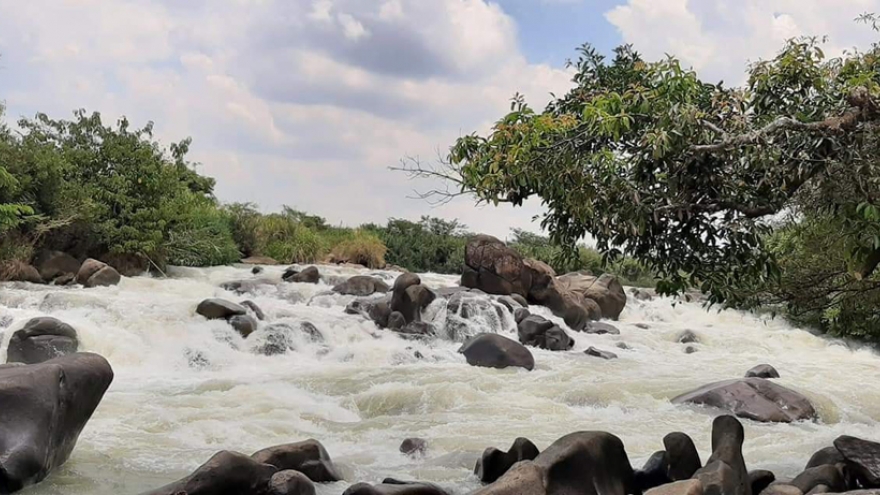 10 người đi chơi thác gặp nạn khi lũ về bất ngờ