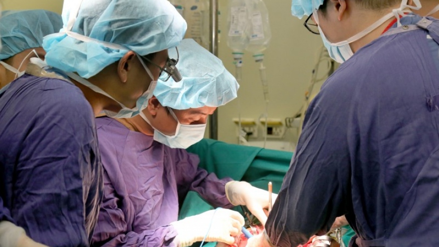 40 người tình nguyện hiến phổi cho phi công người Anh