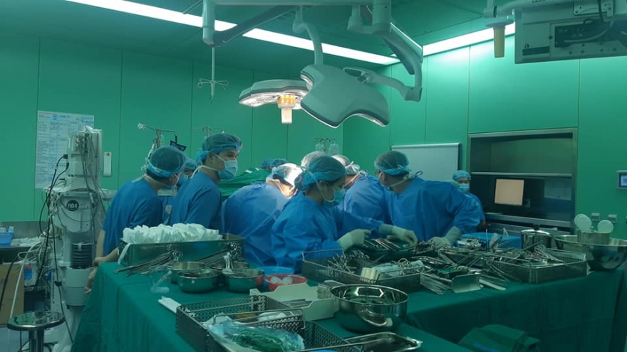 Ca ghép gan xuyên đêm tại TPHCM từ người cho chết não ở Hà Nội