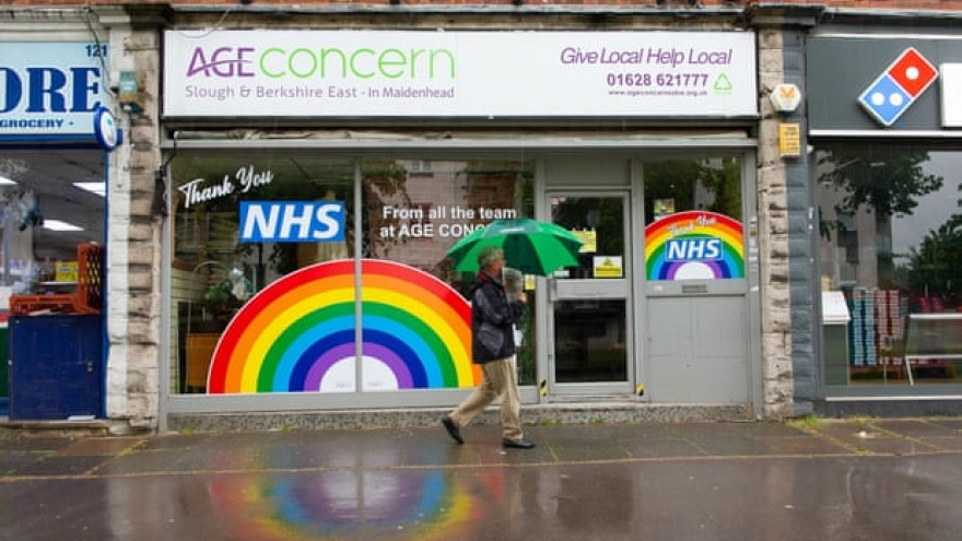 Anh mở lại hàng nghìn cửa hàng từ 1/6 khi tốc độ Covid-19 giảm chậm