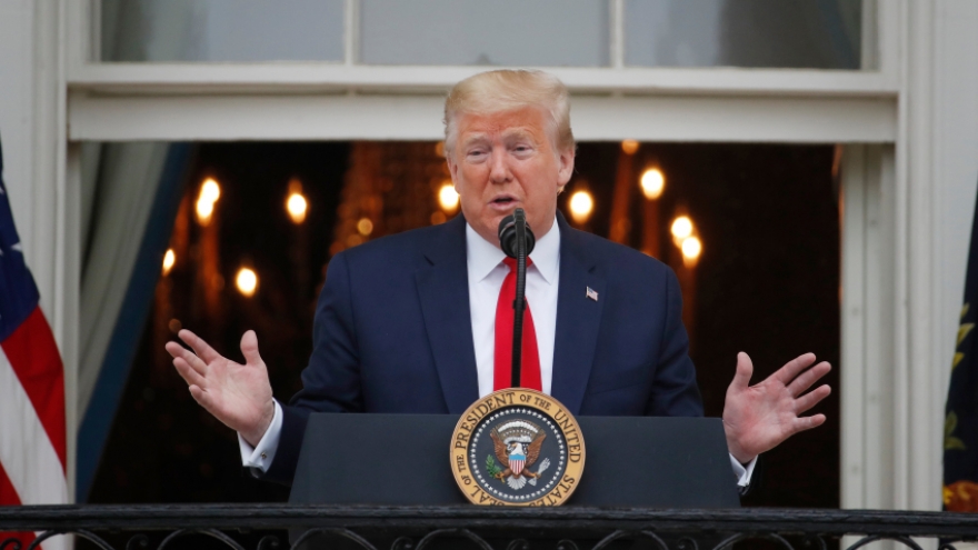 Trump ca ngợi đóng góp của quân đội Mỹ trong cuộc chiến chống Covid-19