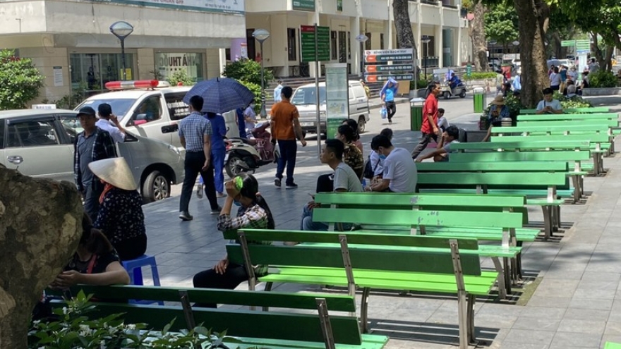 Bệnh viện Bạch Mai bớt "dịch vụ" gỡ nỗi “khổ viện” cho người bệnh