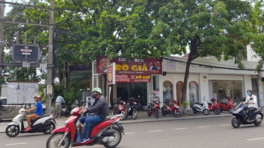 Khởi tố chủ quán cà phê đánh nhân viên cây xanh nhập viện