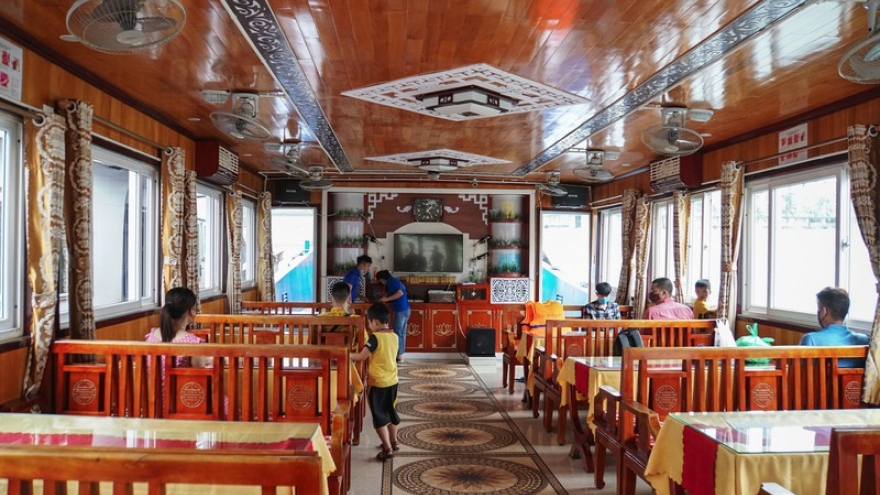 Đình chỉ tàu du lịch “bớt” giờ tham quan vịnh Hạ Long của du khách