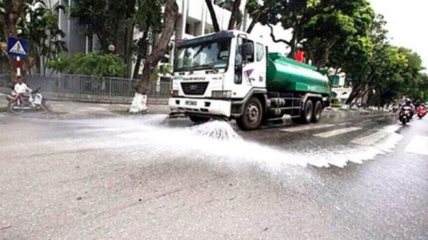 Hà Nội chi 114 tỷ đồng rửa đường chống nóng, giảm ô nhiễm có hợp lý?