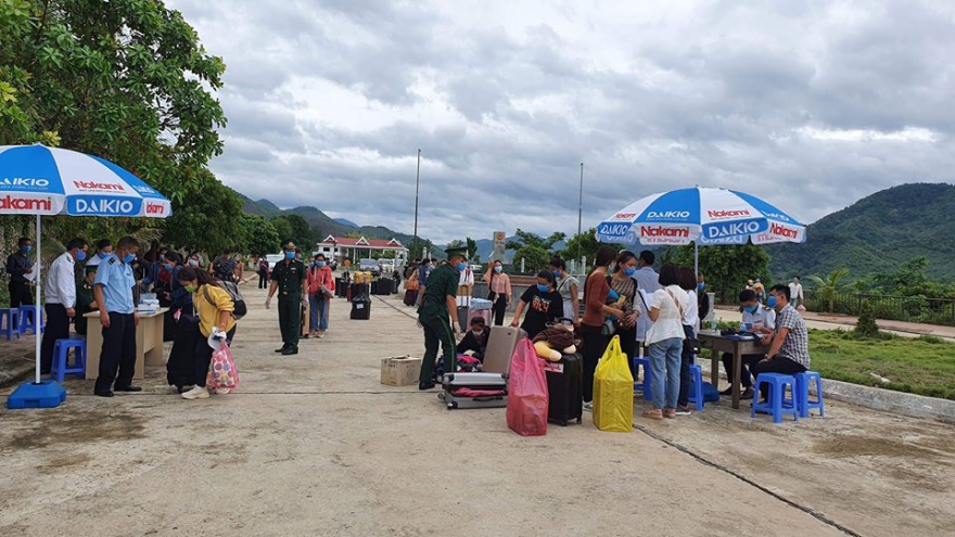 Sơn La đón lưu học sinh Lào trở lại học tập