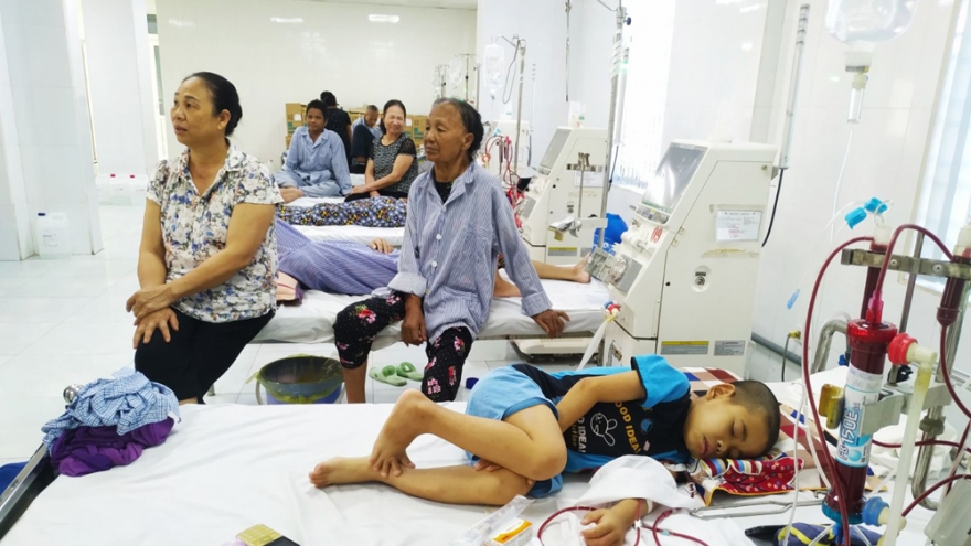 Máy chạy thận liên tục trục trặc, bệnh nhân vừa chạy thận vừa... run